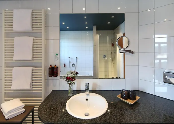 Hotel Seehotel - Dorf Am Niedernberg