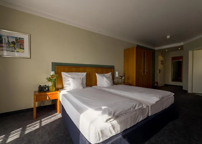 מלון Seehotel - Dorf Am Niedernberg